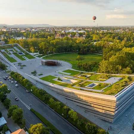 Business And Pleasure With Air Condition * Boedapest