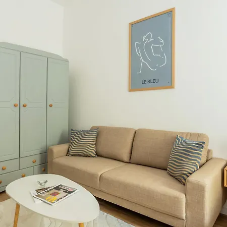 Apartment Business And Pleasure With Air Condition *