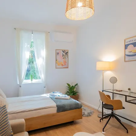 Business And Pleasure With Air Condition Apartment Budapest