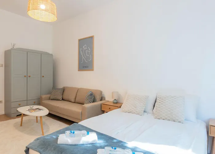 Business And Pleasure With Air Condition Budapesta